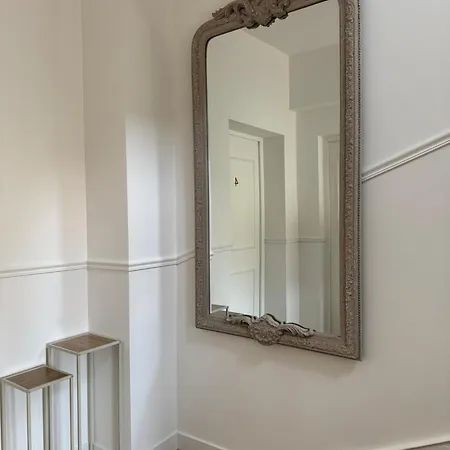 G2 Joli 2 Pièces Calme Rdc Coté Jardin Centre *