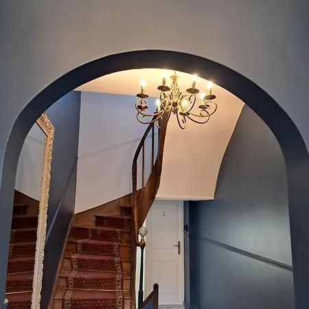 G2 Joli 2 Pièces Calme Rdc Coté Jardin Centre *