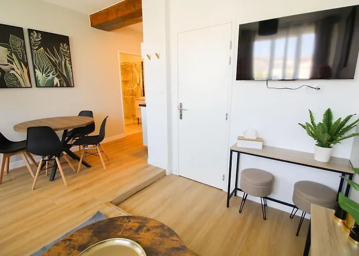 G2 Joli 2 Pièces Calme Rdc Coté Jardin Centre