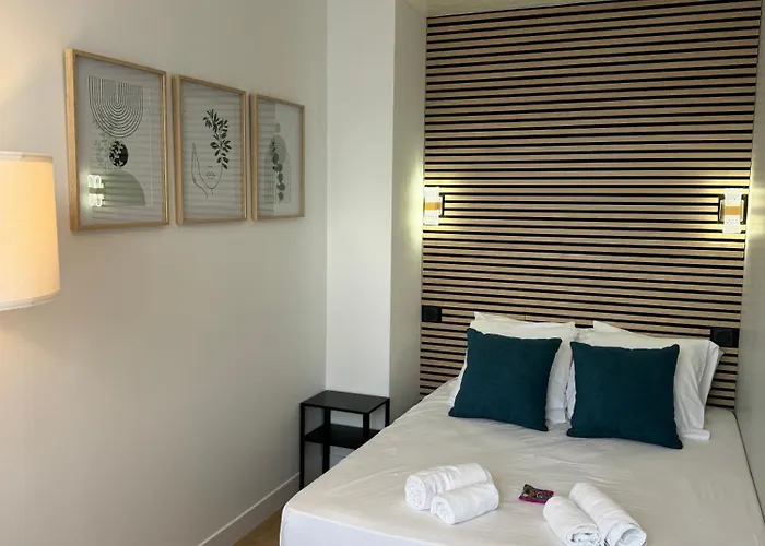 G2 Joli 2 Pièces Calme Rdc Coté Jardin Centre *