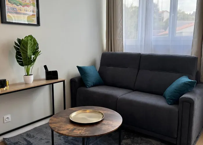 G2 Joli 2 Pièces Calme Rdc Coté Jardin Centre Angulema