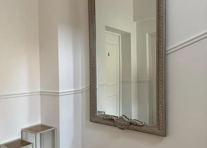 G2 Joli 2 Pièces Calme Rdc Coté Jardin Centre *