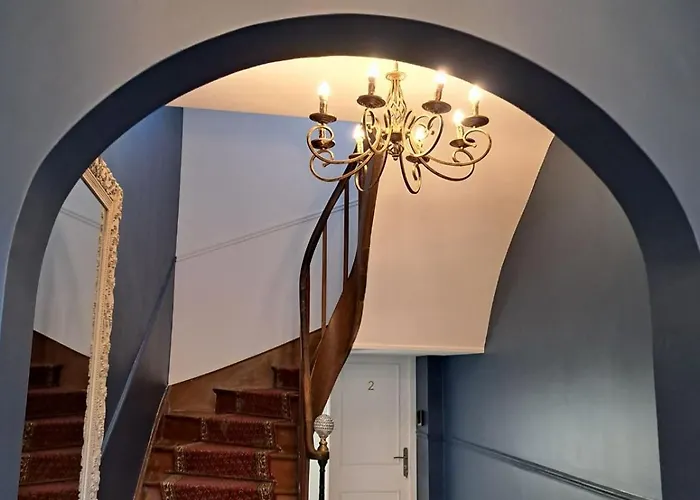 G2 Joli 2 Pièces Calme Rdc Coté Jardin Centre *