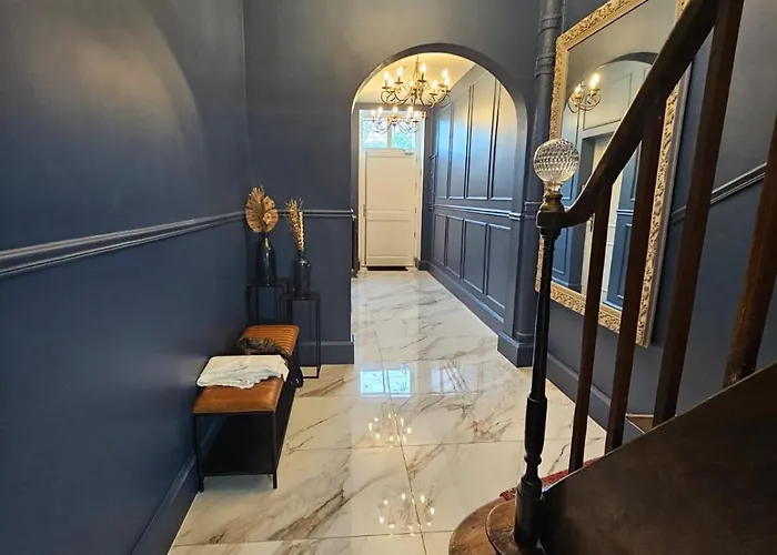 G2 Joli 2 Pièces Calme Rdc Coté Jardin Centre *