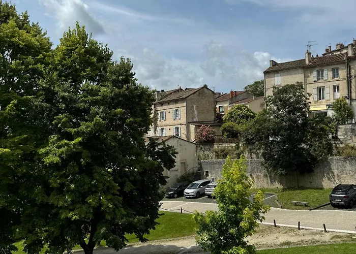 G2 Joli 2 Pièces Calme Rdc Coté Jardin Centre